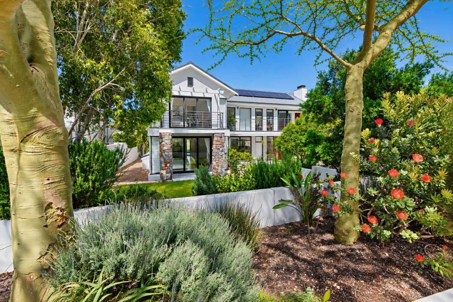 4 Bedroom Property for Sale in Fernkloof Estate Western Cape